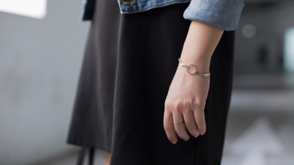 Alexandra-Malaysia-Interior_Design-Jacket_HM-Dress-Editors_Market-Bag_Prada-Accessories-Lovisa-Watch_Apple-UNIFORM-10112017-3