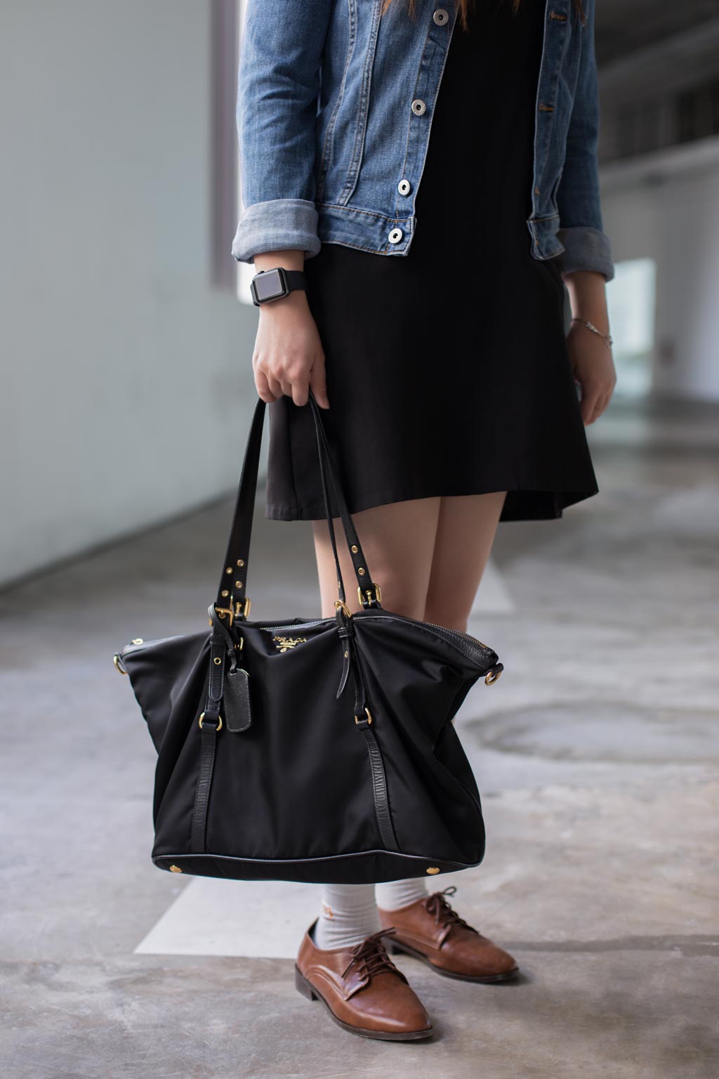 Alexandra-Malaysia-Interior_Design-Jacket_HM-Dress-Editors_Market-Bag_Prada-Accessories-Lovisa-Watch_Apple-UNIFORM-10112017-4