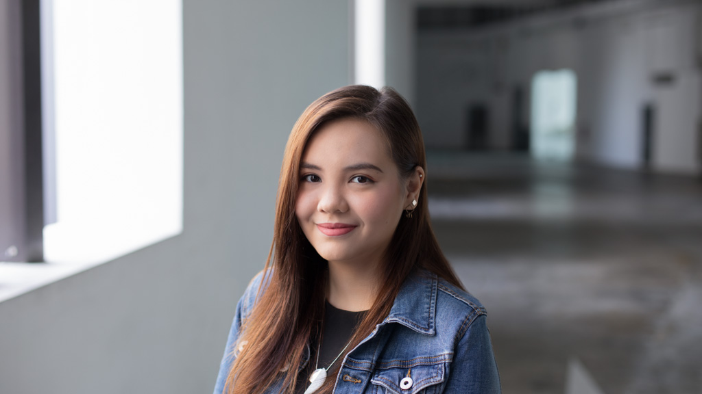 Alexandra-Malaysia-Interior_Design-Jacket_HM-Dress-Editors_Market-Bag_Prada-Accessories-Lovisa-Watch_Apple-UNIFORM-10112017-6