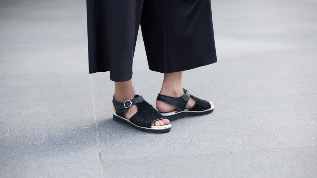 Steph-Australia-Actress-Shoes_Goldman-Bag_Samsonite-UNIFORM-01112017-2