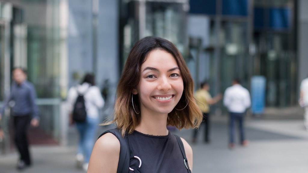 Steph-Australia-Actress-Shoes_Goldman-Bag_Samsonite-UNIFORM-01112017-4