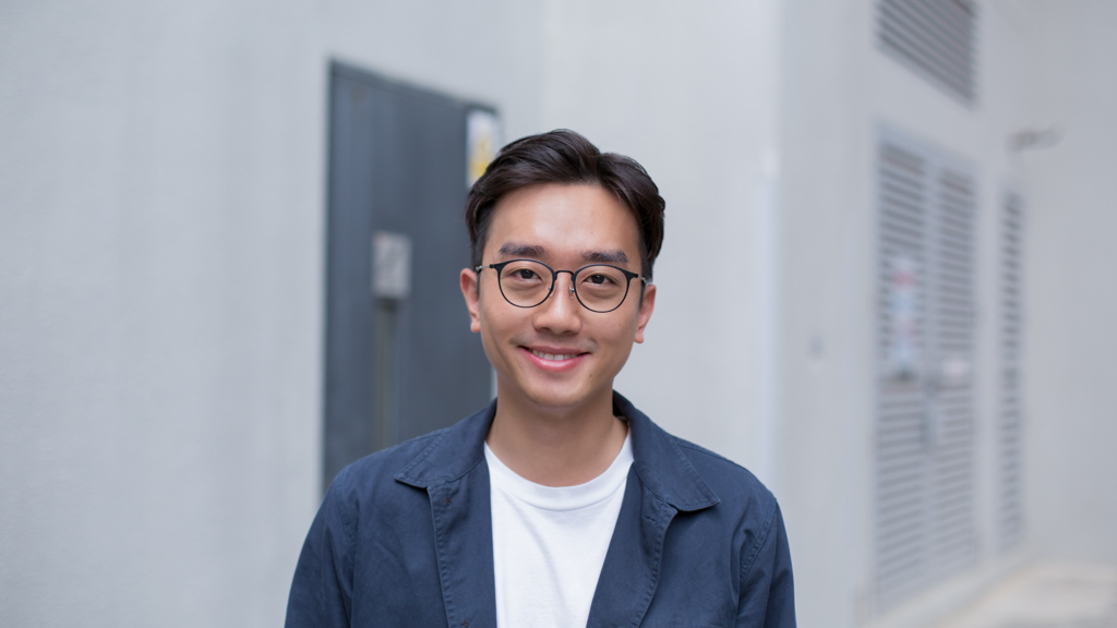 Wai_Hong-Hong_Kong-Graphic_Designer-Jacket_Pull__Bear-Top-Chocolate-Jeans_Pull__Bear-Shoes_Vans-UNIFORM-02112017-4