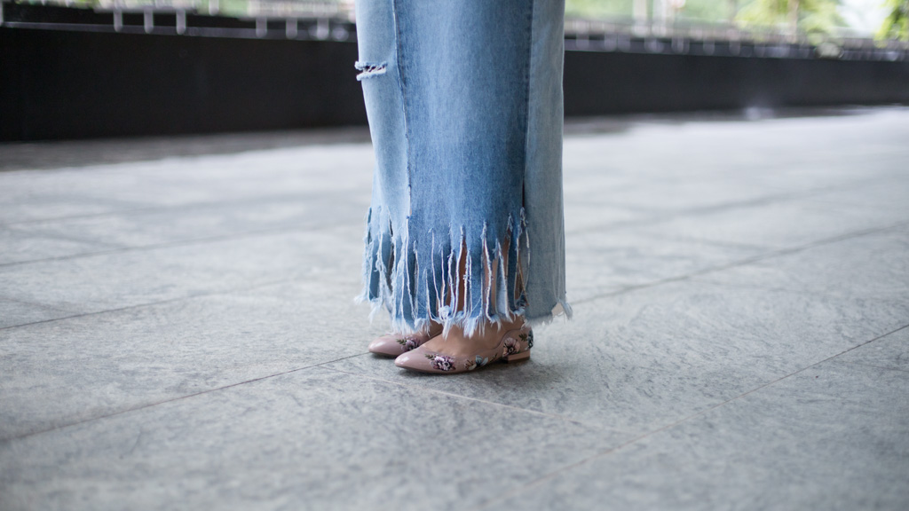 Cheryl-Singapore-Advertising-Top_ZARA-Pants_ZARA-Shoes-Charles__Keith-Bag_Furla-Earrings_Urban_Outfitters-UNIFORM-10012018-2