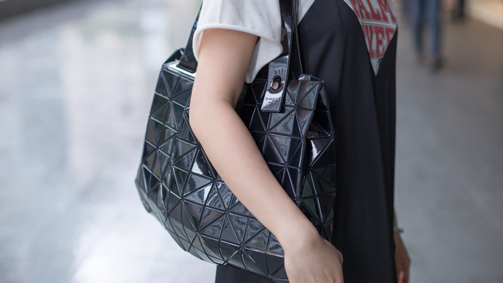 Eve-Singapore-Beauty-Bag_Issey_Miyake-Dress_Moussy-Shoes_Maison_Kitsune-UNIFORM-10012018-5