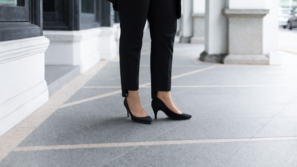 Kanica-India-International_Business-Shoes_HM-Pants_ZARA-Jacket_ZARA-Top_AJIO-Watch_Apple-UNIFORM-05012018-2