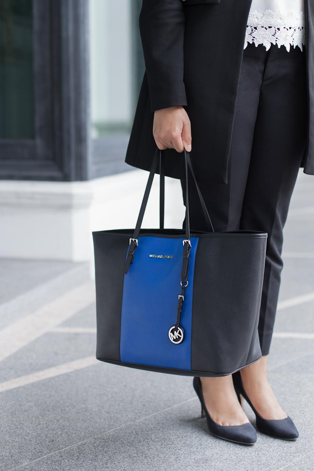 Kanica-India-International_Business-Shoes_HM-Pants_ZARA-Jacket_ZARA-Top_AJIO-Watch_Apple-UNIFORM-05012018-3