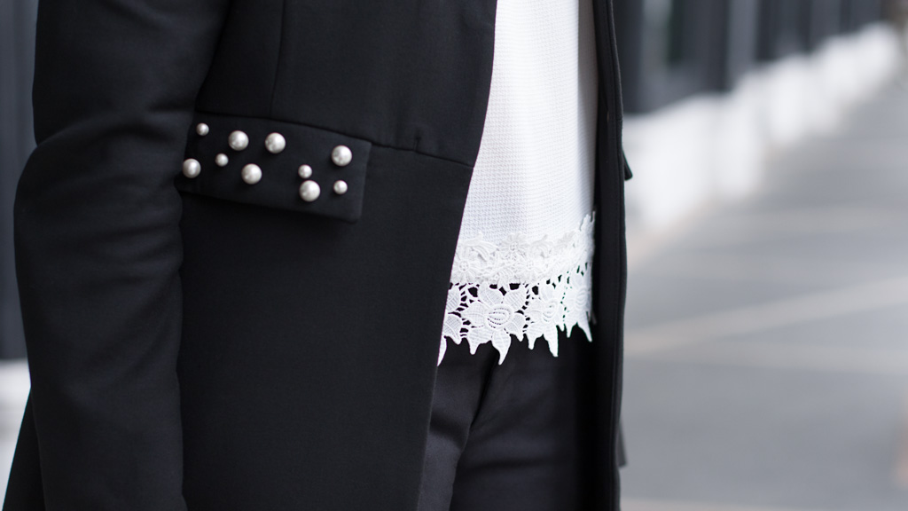 Kanica-India-International_Business-Shoes_HM-Pants_ZARA-Jacket_ZARA-Top_AJIO-Watch_Apple-UNIFORM-05012018-4