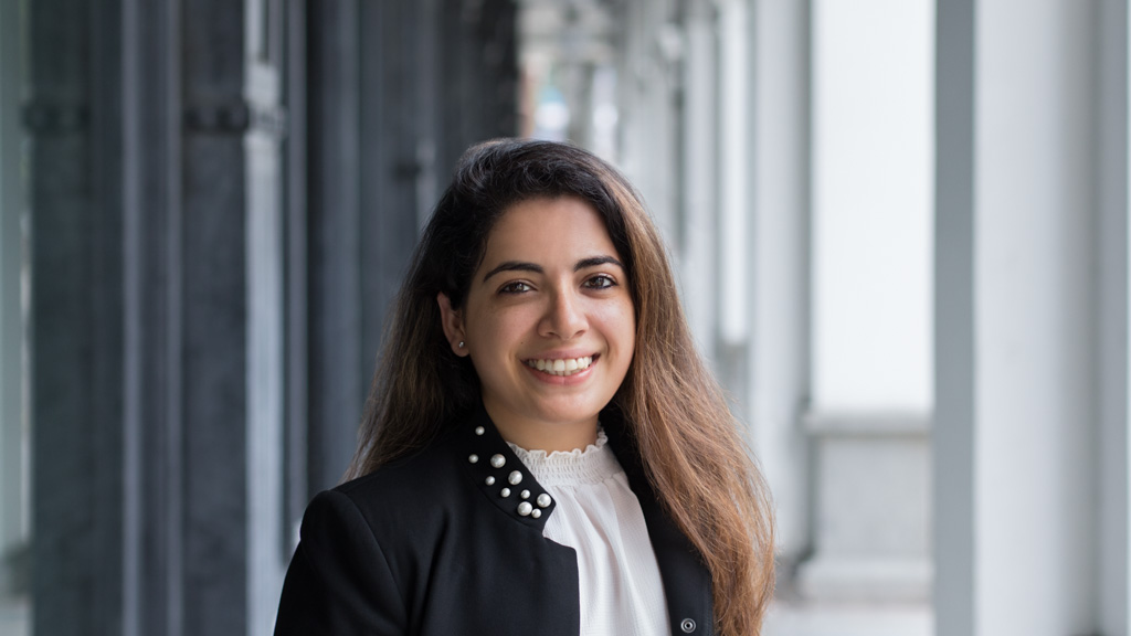 Kanica-India-International_Business-Shoes_HM-Pants_ZARA-Jacket_ZARA-Top_AJIO-Watch_Apple-UNIFORM-05012018-5