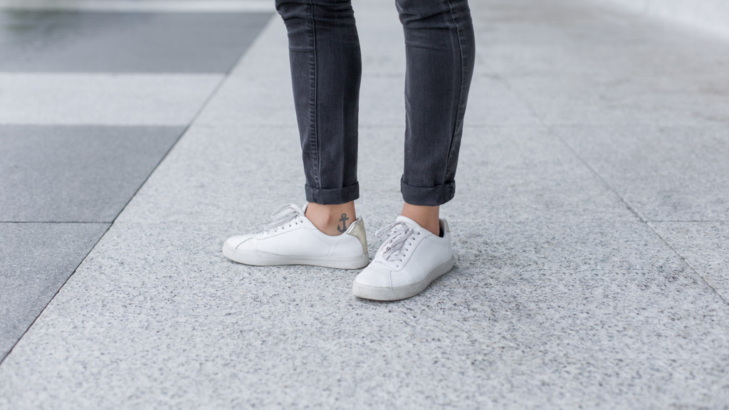 Raven-USA-Operations-Shoes_HM-Shirt_HM-Jeans_Charlotte_Russe-Necklace_Forever21-Watch_Daniel_Wellington-UNIFORM-05012018-2