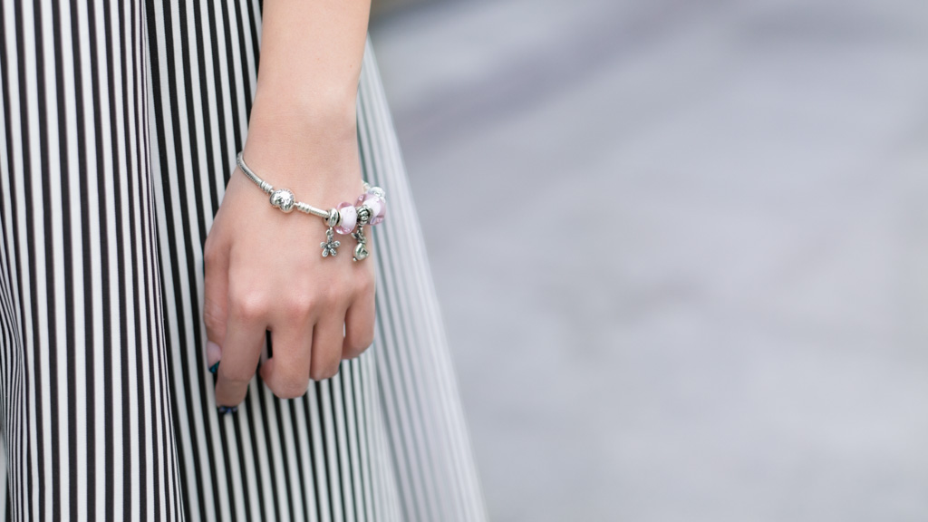 Shentonista-Jacinta-Singapore-Banking-Shoes_Ferragamo-Bracelet_Pandora-Clutch_Rabeanco—UNIFORM-06022018-4