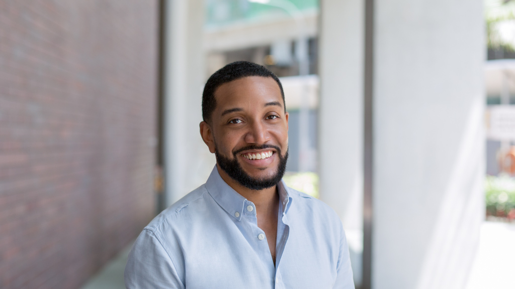 Shentonista-Mike-New_York-Advertising-Shirt_Natural_Projects-Pants_Levis-Shoes_Adidas-Watch_Apple—UNIFORM-18012018-5