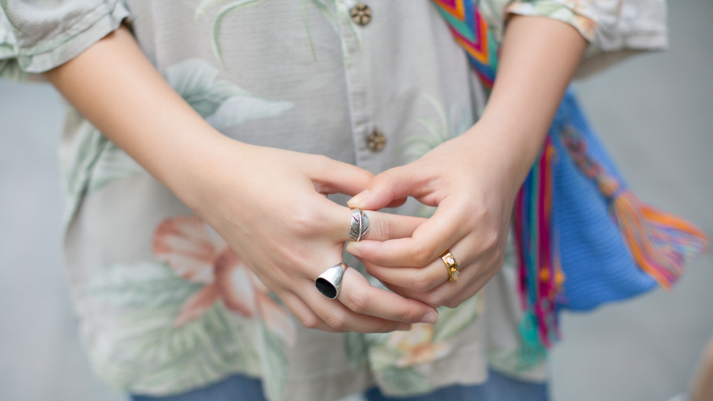 Caroline-Jewellery_Designer-Top_Bangkok-Jeans_Uniqlo-Shoes_Adidas-Glasses_Visual_Mass-Ring_Carrie_K-UNIFORM-05042018-4