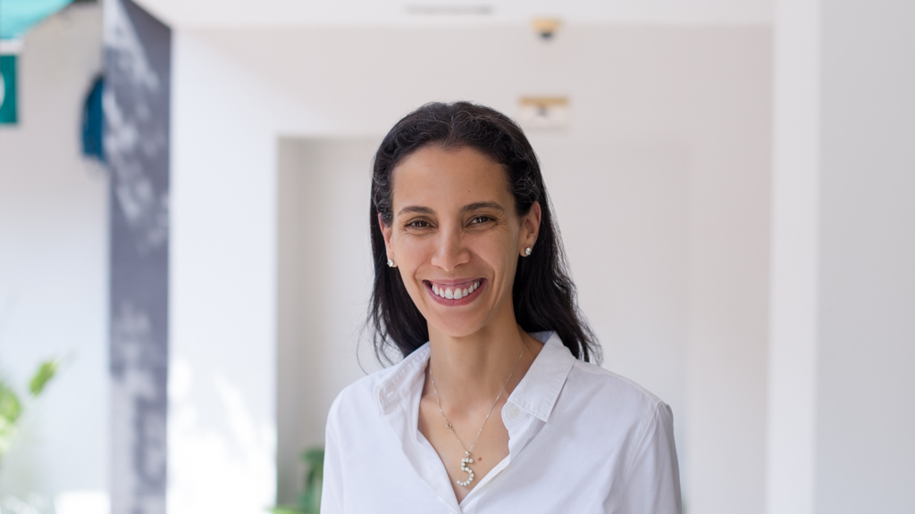 Shentonista-Nejla-Algeria-E-Commerce_Fashion-Top_Muji-Shoes_Repetto-Watch_Audemars_Piguet-Bracelet_Cartier-Ring_Chopard_Piaget-Bag_Hermes-UNIFORM-06032018-4