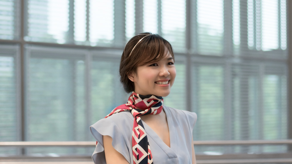 Thu-Banking-Singapore-Top_ZARA-Pants_Jil_Sander-Shoes_Paul_Andrew-Scarf_Gucci-UNIFORM-05042018-3