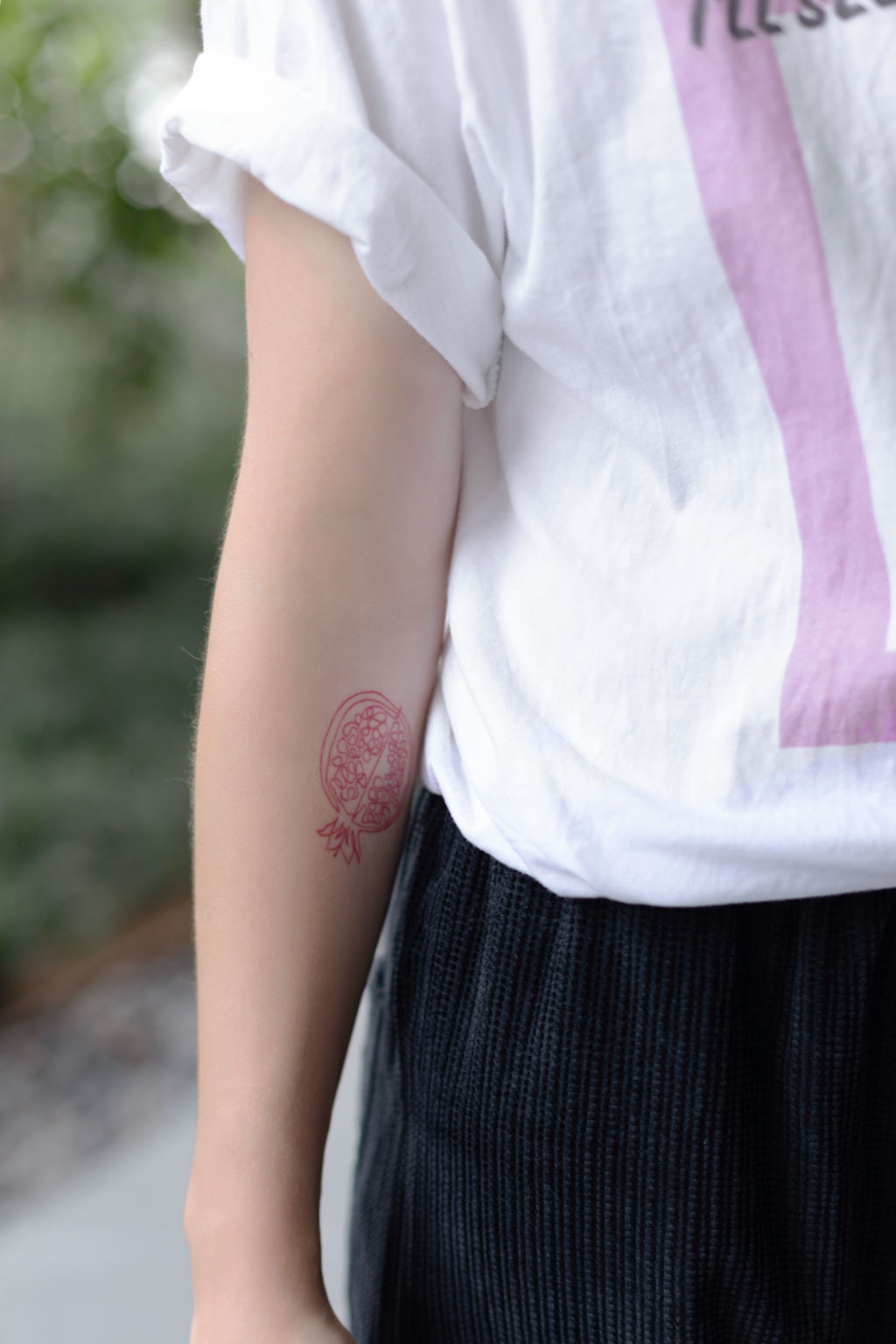 Anush-Advertising-Armenia-Top_AliExpress-Pants_Vintage-Shoes_H__M-UNIFORM-18040218-2