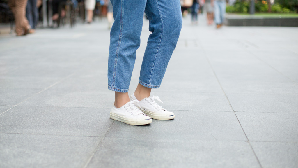 Arina-Student-Indonesia-Top_Topshop-Dungarees_Topshop-Shoes_Converse-Watch_Fitbit-UNIFORM-23052018-2