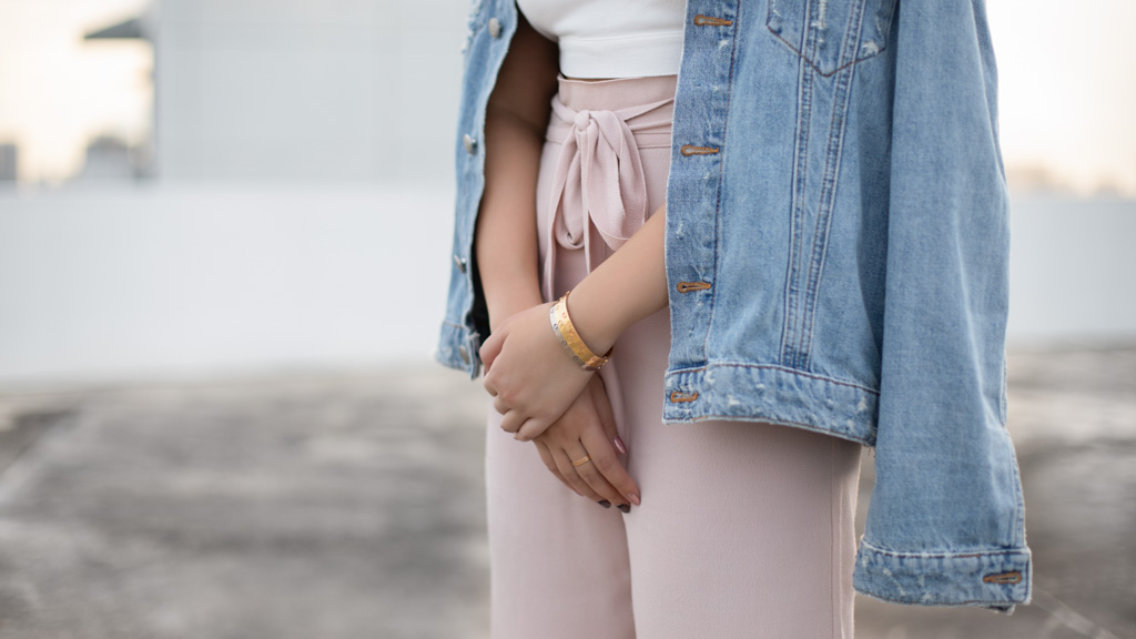 Elvina-Yoga_Teacher-Singapore-Top_Revolve-Pants_Revolve-Shoes_Yves_Saint_Laurent-Bracelets_Cartier-UNIFORM-14062018-3