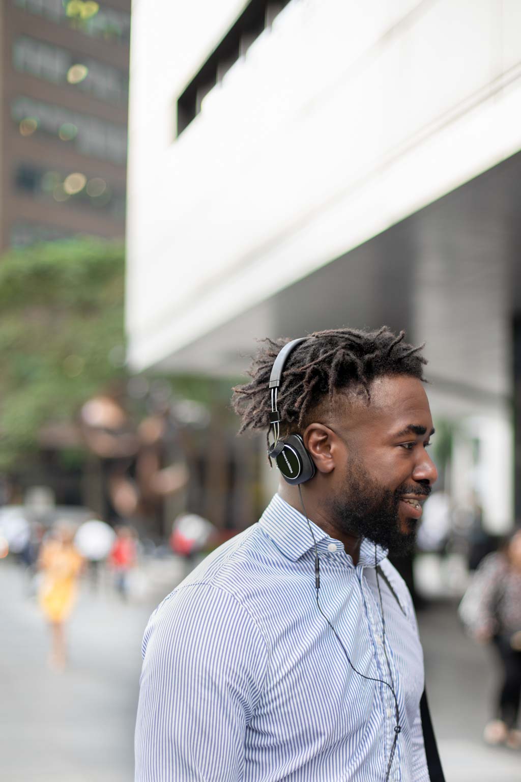 Joseph-Property-United_Kingdom-Shirt_TM_Lewin-Pants_TM_Lewin-Shoes_Churchs-Bag_Cambridge_Satchel_Company-Watch_Hugo_Boss-Headphones_Bose-UNIFORM-12072018-3