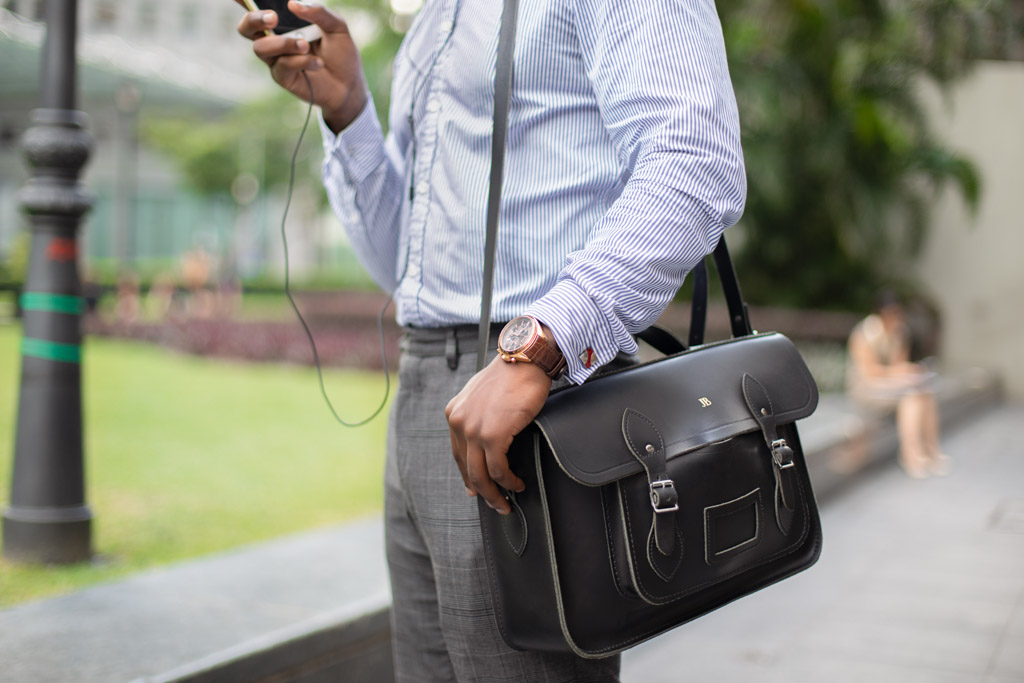 Joseph-Property-United_Kingdom-Shirt_TM_Lewin-Pants_TM_Lewin-Shoes_Churchs-Bag_Cambridge_Satchel_Company-Watch_Hugo_Boss-Headphones_Bose-UNIFORM-12072018-4