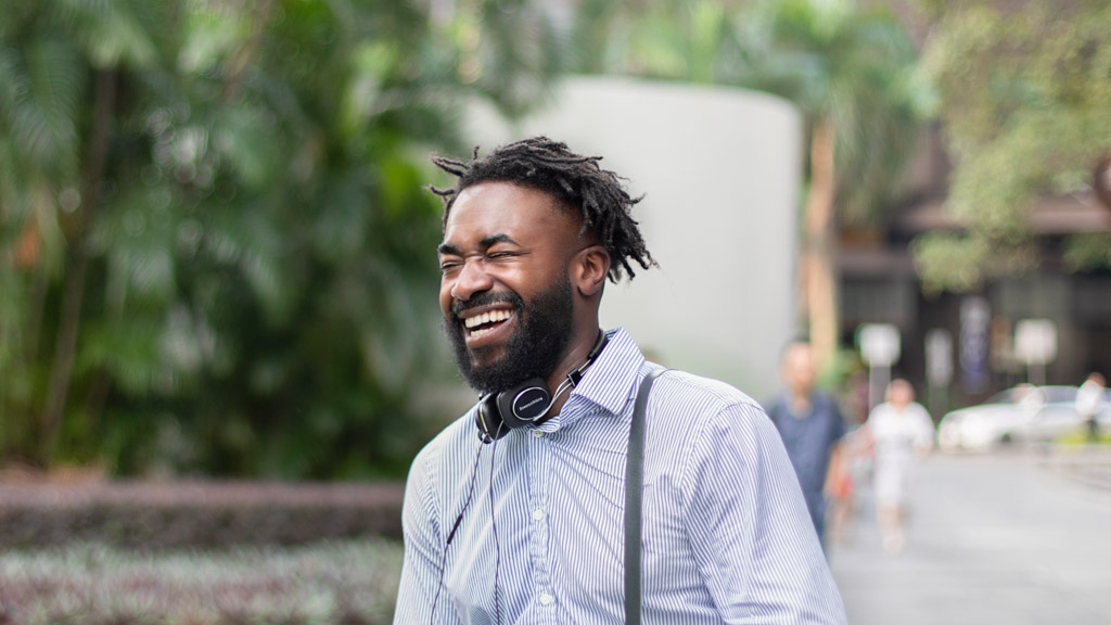 Joseph-Property-United_Kingdom-Shirt_TM_Lewin-Pants_TM_Lewin-Shoes_Churchs-Bag_Cambridge_Satchel_Company-Watch_Hugo_Boss-Headphones_Bose-UNIFORM-12072018-5