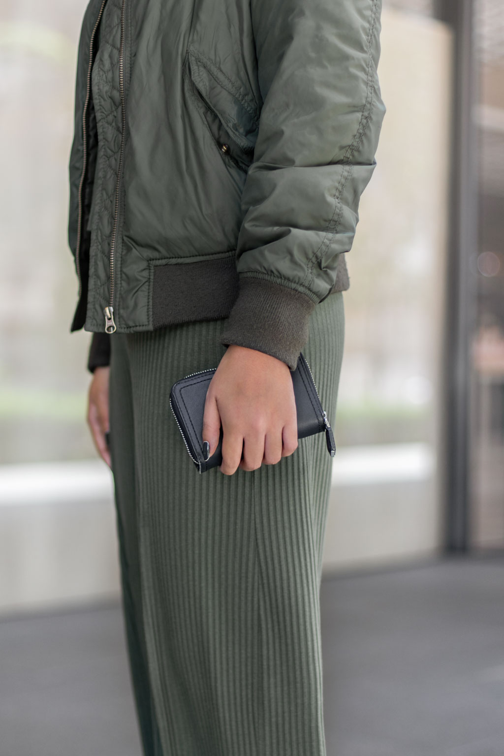 Putri-Graphic_Designer-Singapore-Top_Bershka-Bottom_Bershka-Jacket_Uniqlo-Shoes_Nike-Wallet_Charles__Keith-Glasses_Mujosh-UNIFORM-27072018-3