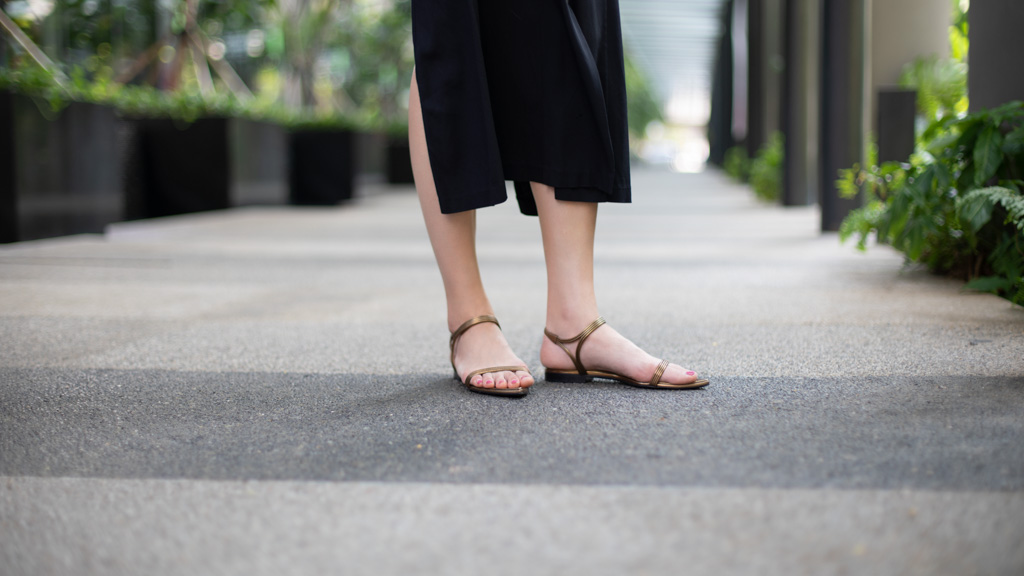 Reina-E-Commerce-Japan-Top_Starmela-Sandals_Yves_Saint_Laurent-UNIFORM-27072018-3
