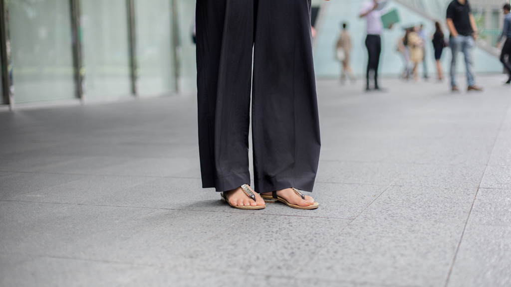 Jing-Financial_Consultant-Singapore-Top_Lululemon-Pants_Lululemon-Sandals_Aldo-Jacket_Mango-Bag_Lululemon-Watch_Apple-UNIFORM-11092018-2