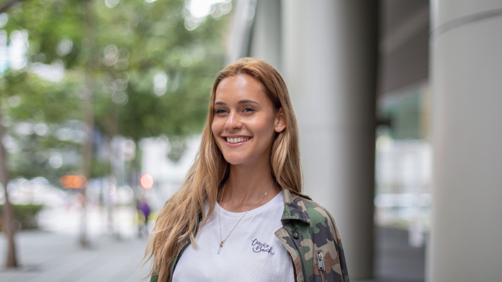 Paula-Model-Spain-Top_Pull__Bear-Jeans_Pull__Bear-Jacket_Pull__Bear-UNIFORM-11092018-3