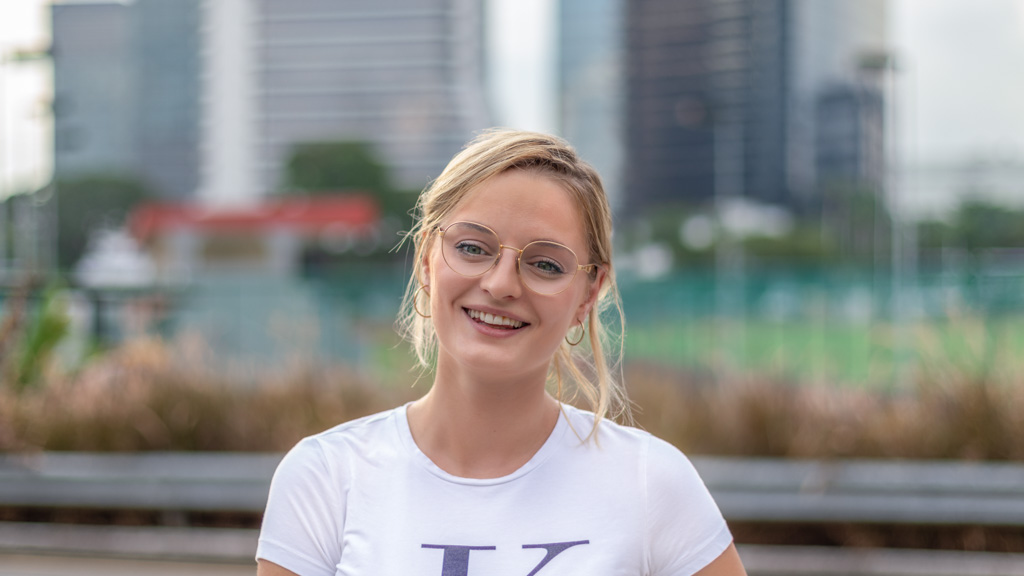 Luca-Art_Consultant-Hungary-Top_Calvin_Klein-Jeans_HM-Shoes_HM-Bag_Zara-UNIFORM-25102018-5