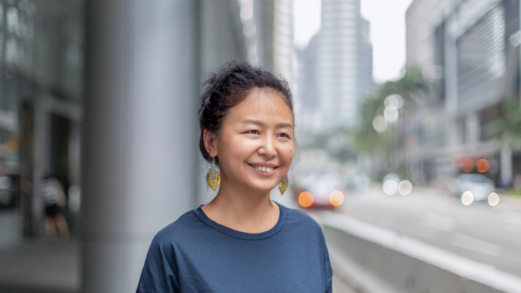 Phoebe-Advertising-China-Top_COS-Pants_Esprit-Shoes_Vans-Bracelet_Vintage-UNIFORM-25102018-4