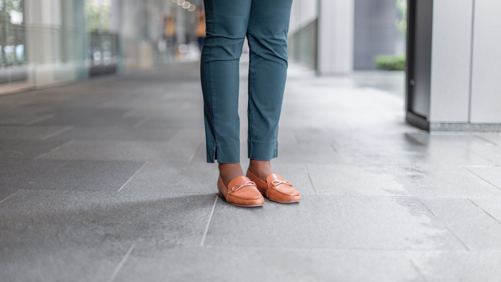 Jeanne-Marketing-France-Top_Zara-Pants_Mango-Bag_Diane_von_Furstenberg-Watch_Calvin_Klein-UNIFORM-22112018-2