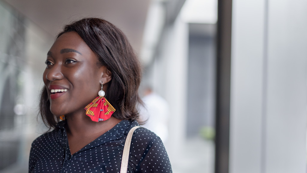 Jeanne-Marketing-France-Top_Zara-Pants_Mango-Bag_Diane_von_Furstenberg-Watch_Calvin_Klein-UNIFORM-22112018-4