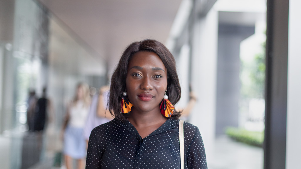 Jeanne-Marketing-France-Top_Zara-Pants_Mango-Bag_Diane_von_Furstenberg-Watch_Calvin_Klein-UNIFORM-22112018-5