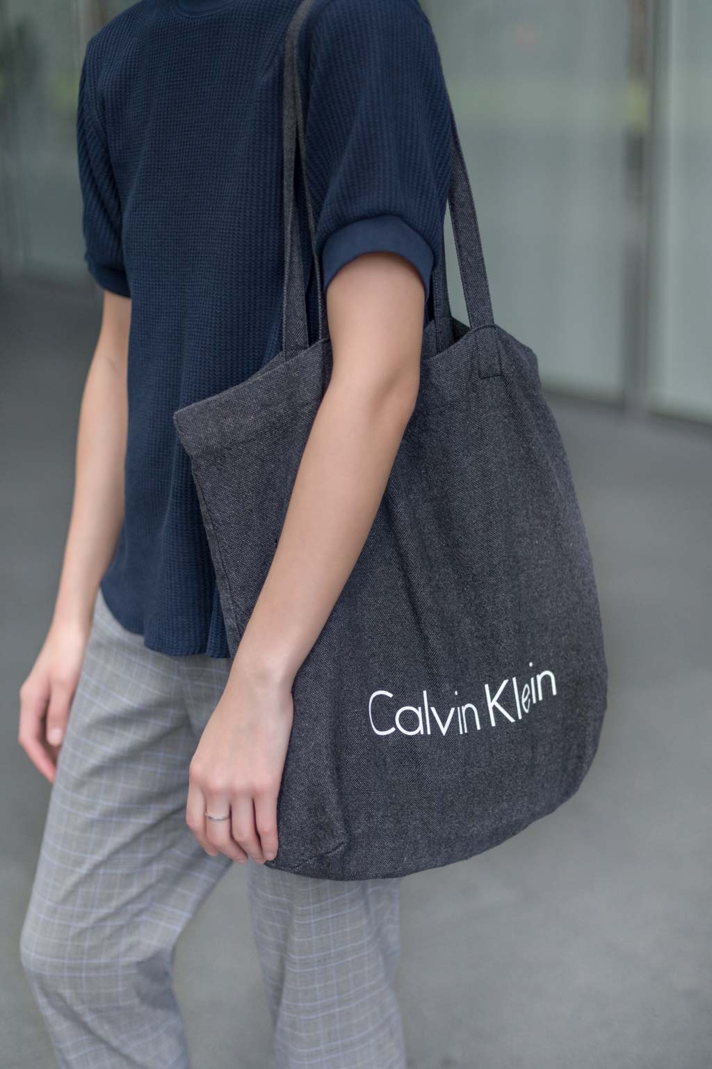 Bek-Publishing-New_Zealand-Top_Uniqlo-Pants_Uniqlo-Shoes_Converse-Bag_Calvin_Klein-UNIFORM-05122018-2