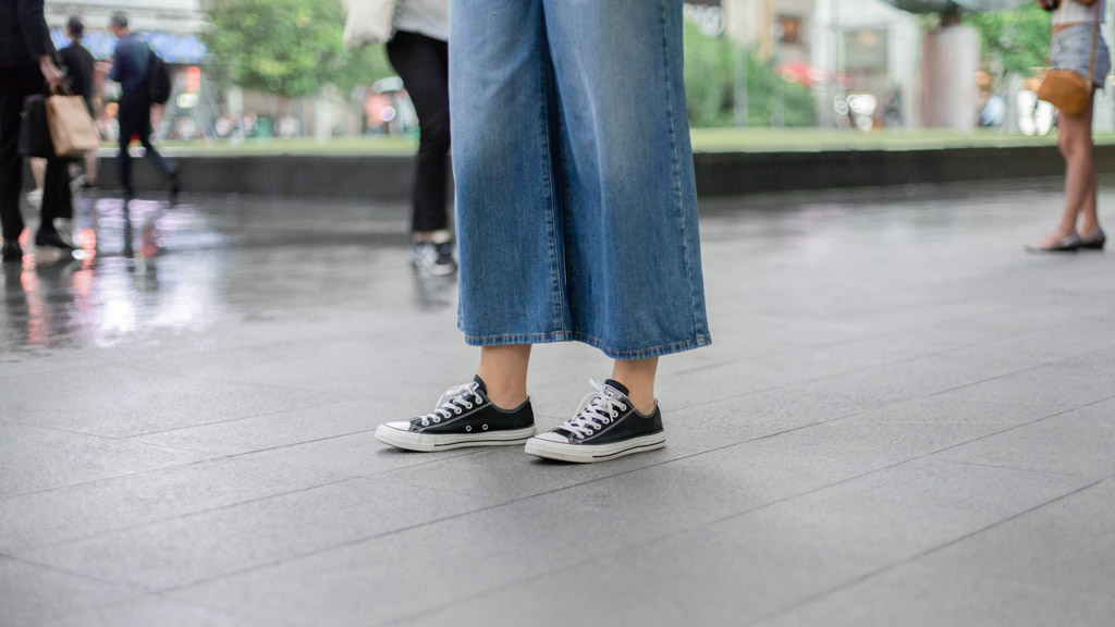 Zoe-Advertising-Top_Everlane-Jeans_Dr_Denim-Shoes_Converse-Bag_Freitag-UNIFORM-20122018-2