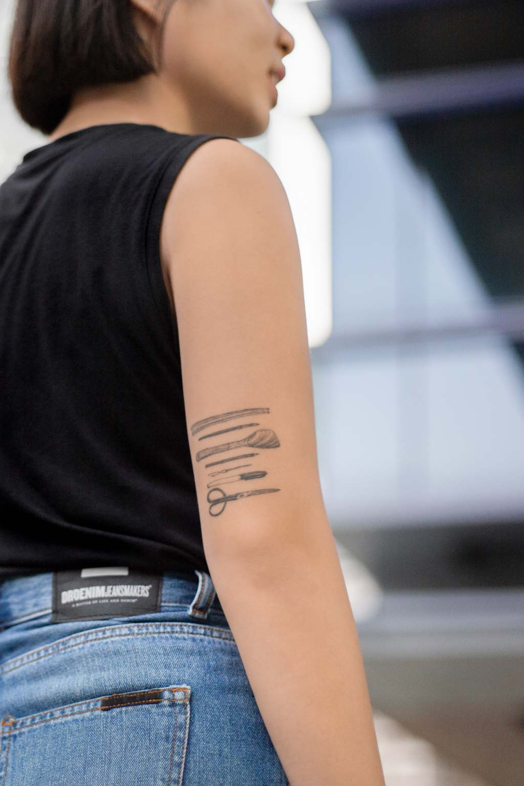 Zoe-Advertising-Top_Everlane-Jeans_Dr_Denim-Shoes_Converse-Bag_Freitag-UNIFORM-20122018-3