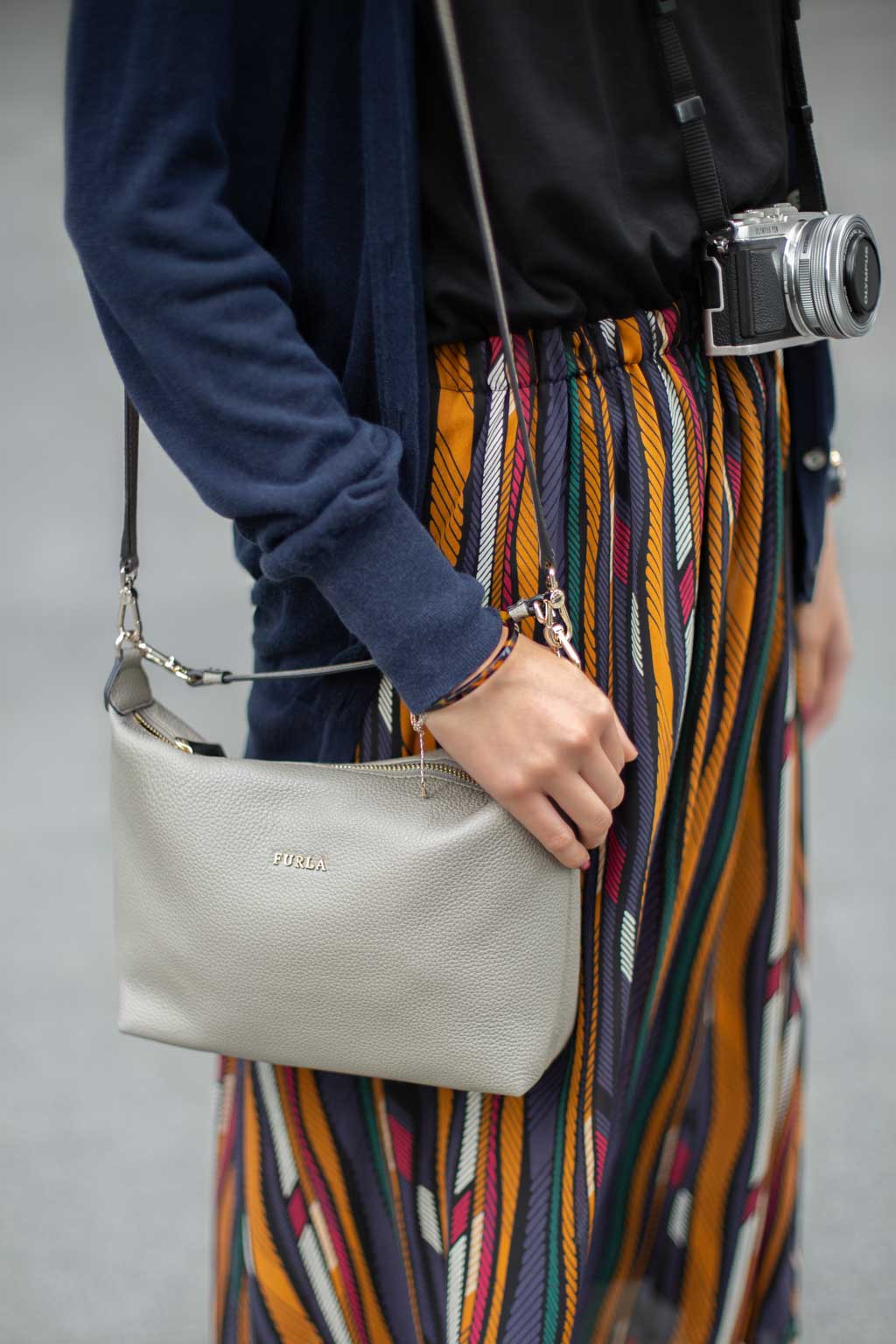 Riho-Banking-Japan-Cardigan_Lautreamont-Shoes_Converse-Bag_Furla-Watch_Daniel_Wellington-UNIFORM-11012019-3