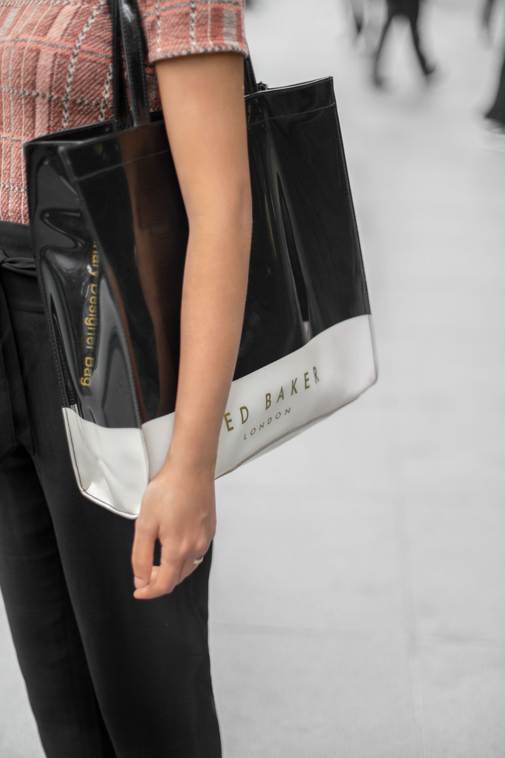 Anushka-Technology-India-Top_Zara-Shoes_Zara-Bag_Ted_Baker-UNIFORM-13022019-3