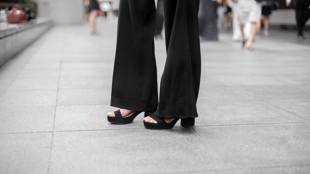 Belen-Consular_Assistant-Argentina-Top_Cable__Gauge-Pants_HM-Bag_Mango-Earrings_Cotton_On-UNIFORM-13022019-2