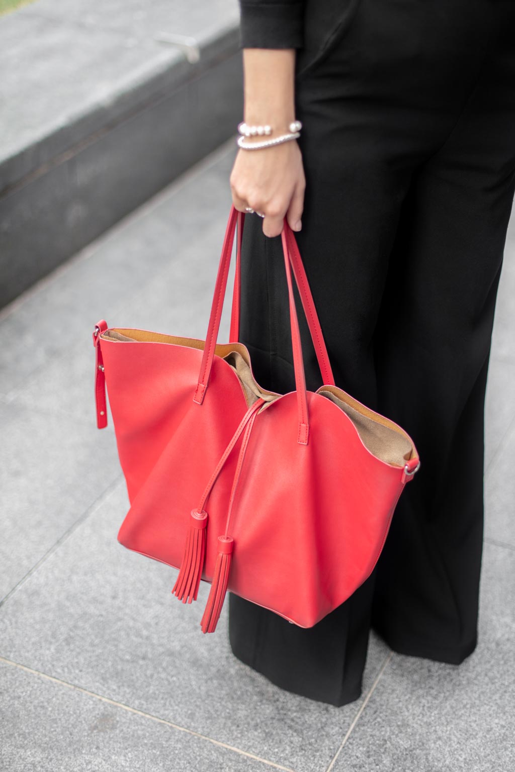 Belen-Consular_Assistant-Argentina-Top_Cable__Gauge-Pants_HM-Bag_Mango-Earrings_Cotton_On-UNIFORM-13022019-3