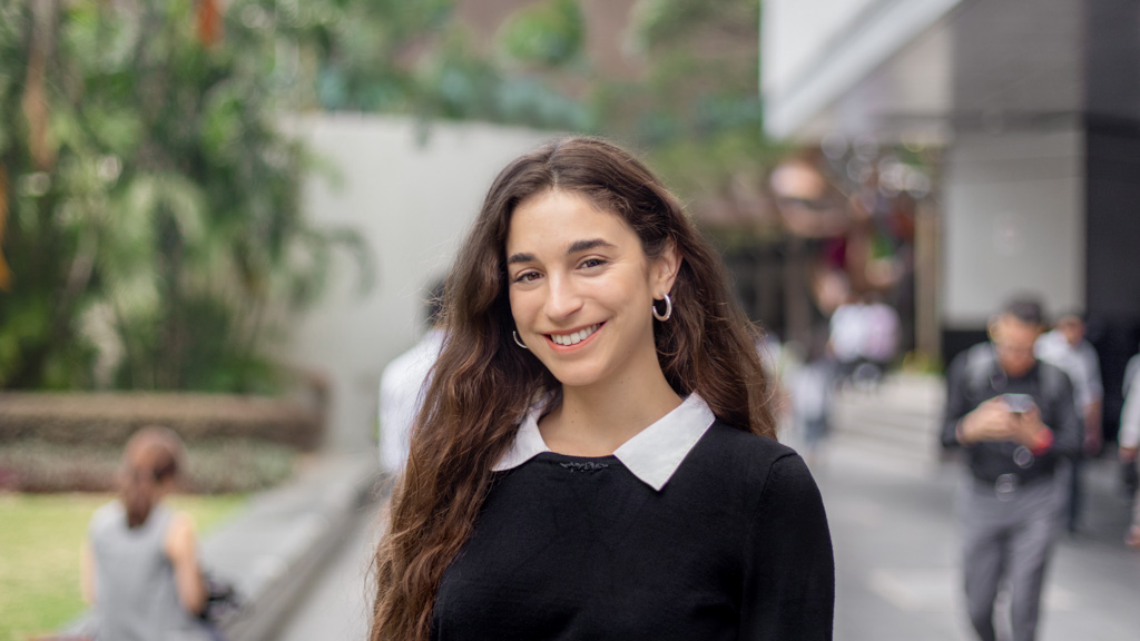 Belen-Consular_Assistant-Argentina-Top_Cable__Gauge-Pants_HM-Bag_Mango-Earrings_Cotton_On-UNIFORM-13022019-4