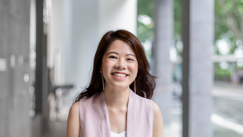 Debi-Marketing-Singapore-Top_Uniqlo-Pants_Uniqlo-Earrings_Shanghai-UNIFORM-07052019-4