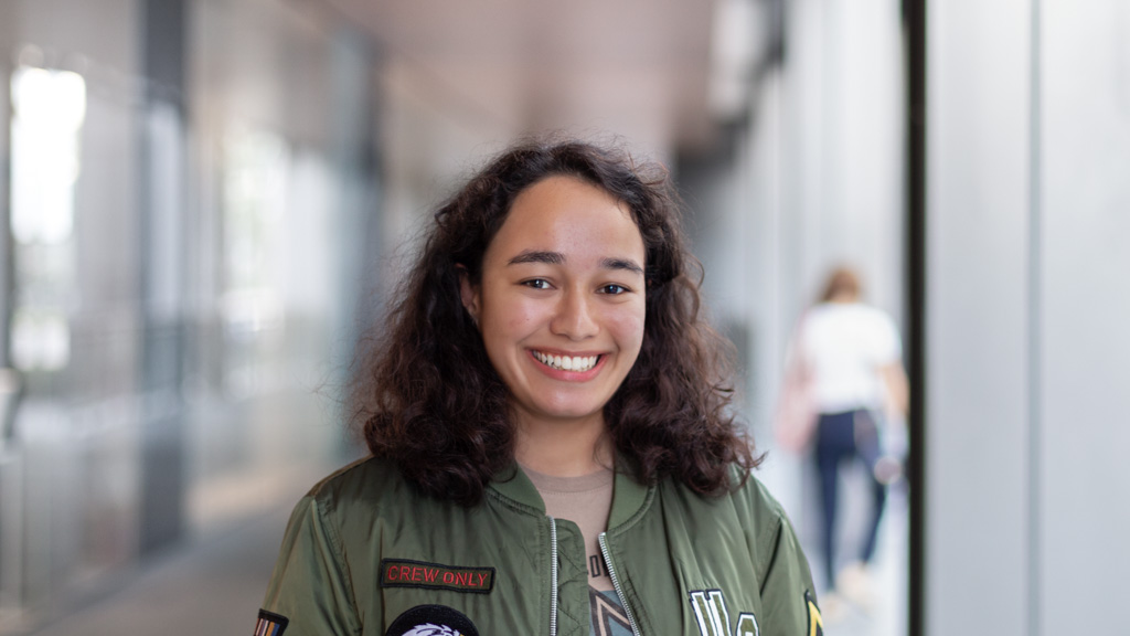 Ibizia-Student-Singapore-Jacket_Pull_and_Bear-Top_Cotton_On-Pants_Uniqlo-Shoes_Converse-UNIFORM-07052019-4