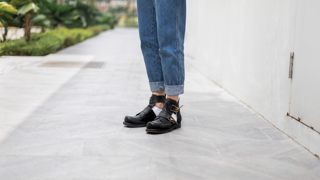 Amos-Content-Singapore-Shirt_Uniqlo-Pants_Bershka-Shoes_Jeffery_Campbell-UNIFORM-15082019-2