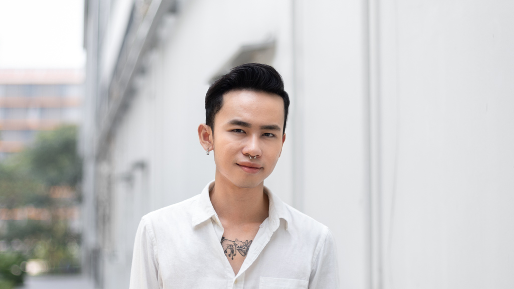 Amos-Content-Singapore-Shirt_Uniqlo-Pants_Bershka-Shoes_Jeffery_Campbell-UNIFORM-15082019-5