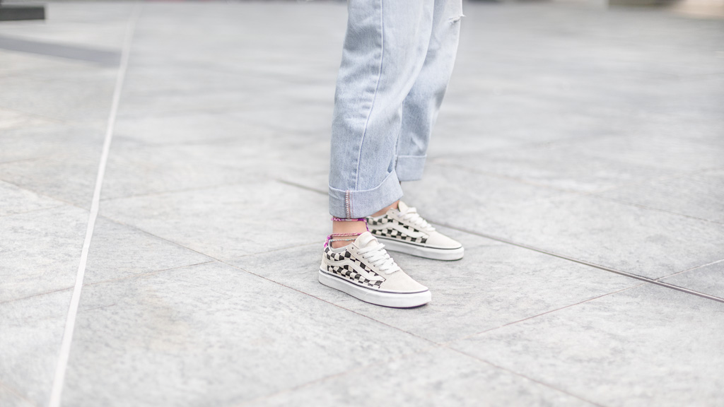 Joy-Baker-Top_Japan-Pants_Korea-Shoes_Vans-Bag_Caterpillar-UNIFORM-06092019-2