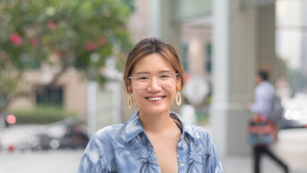 Joy-Baker-Top_Japan-Pants_Korea-Shoes_Vans-Bag_Caterpillar-UNIFORM-06092019-4