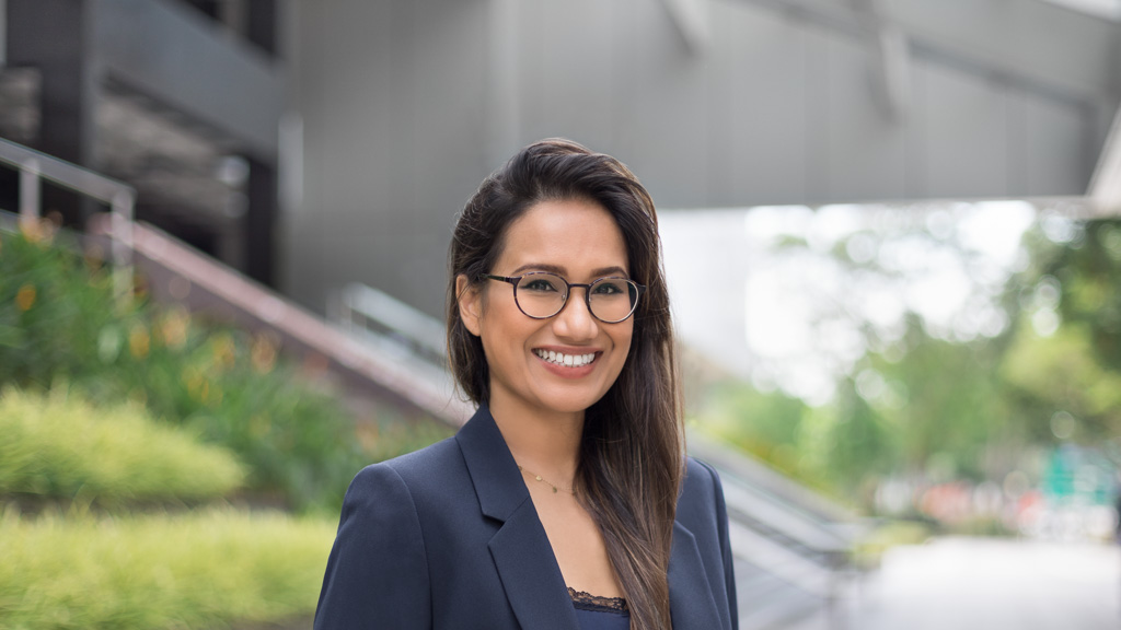 Lulu-Legal_Secretary-Singapore-Top_Cotton_On-Pants_Marks__Spencer-Blazer_Marks__Spencer-Shoes_Aldo-Bag_YSL-Watch_Daniel_Wellington-Necklace_Bijou-UNIFORM-10102019-5