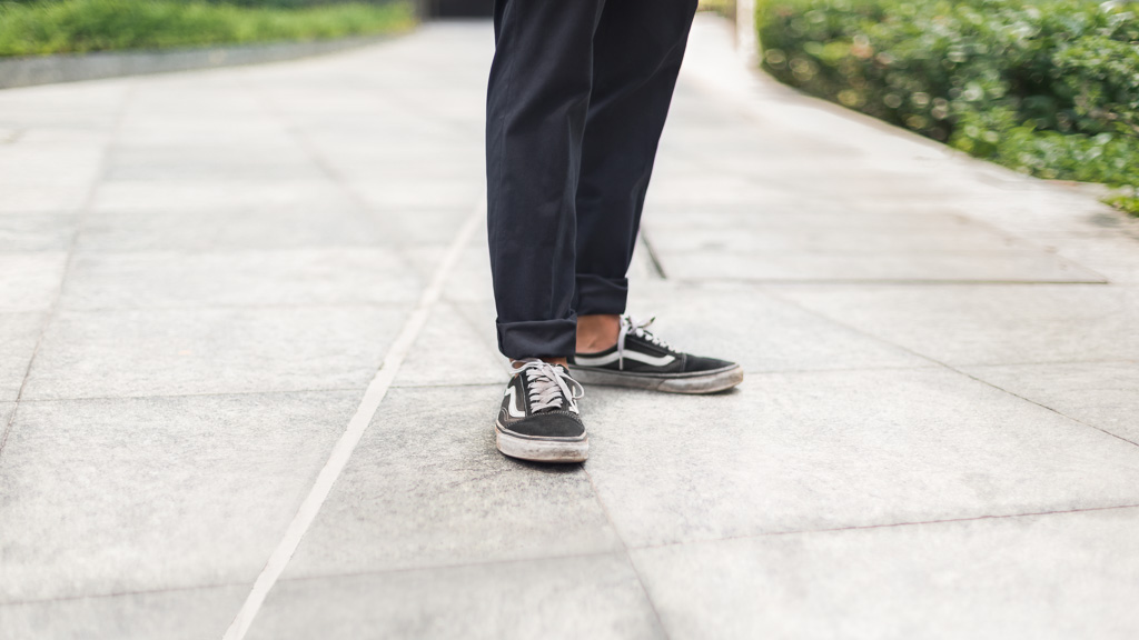 Matin-Barista-Top_Uniqlo-Pants_Uniqlo-Shoes_Vans-UNIFORM-06092019-2