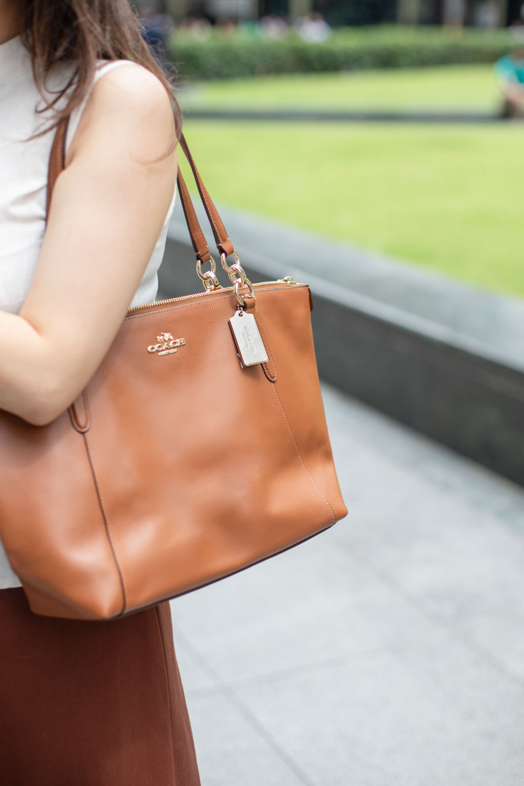 Yvonne-Consultant-Top_Missing_Piece-Pants_OM_by_Ong_Shunmugam-Shoes_Clark-Bag_Coach-UNIFORM-15112019-3